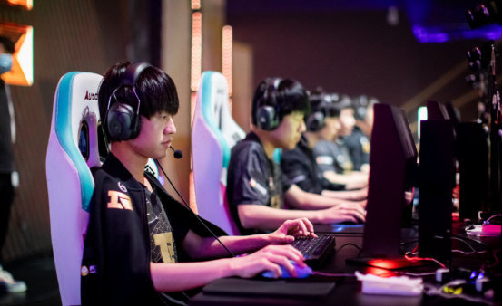 与边锋的内 与边锋的内