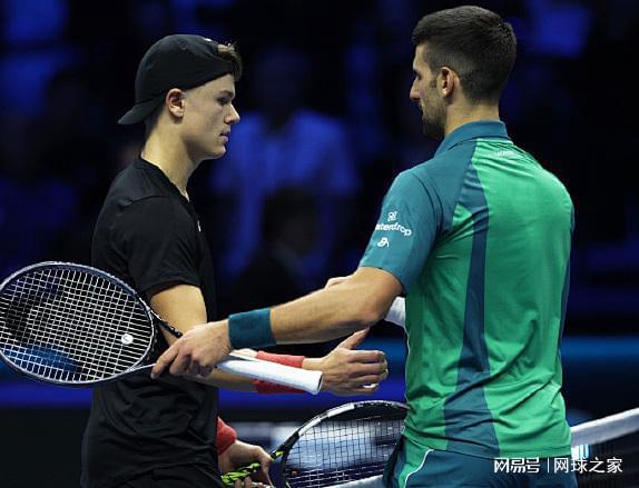 把天平托住 把天平托住