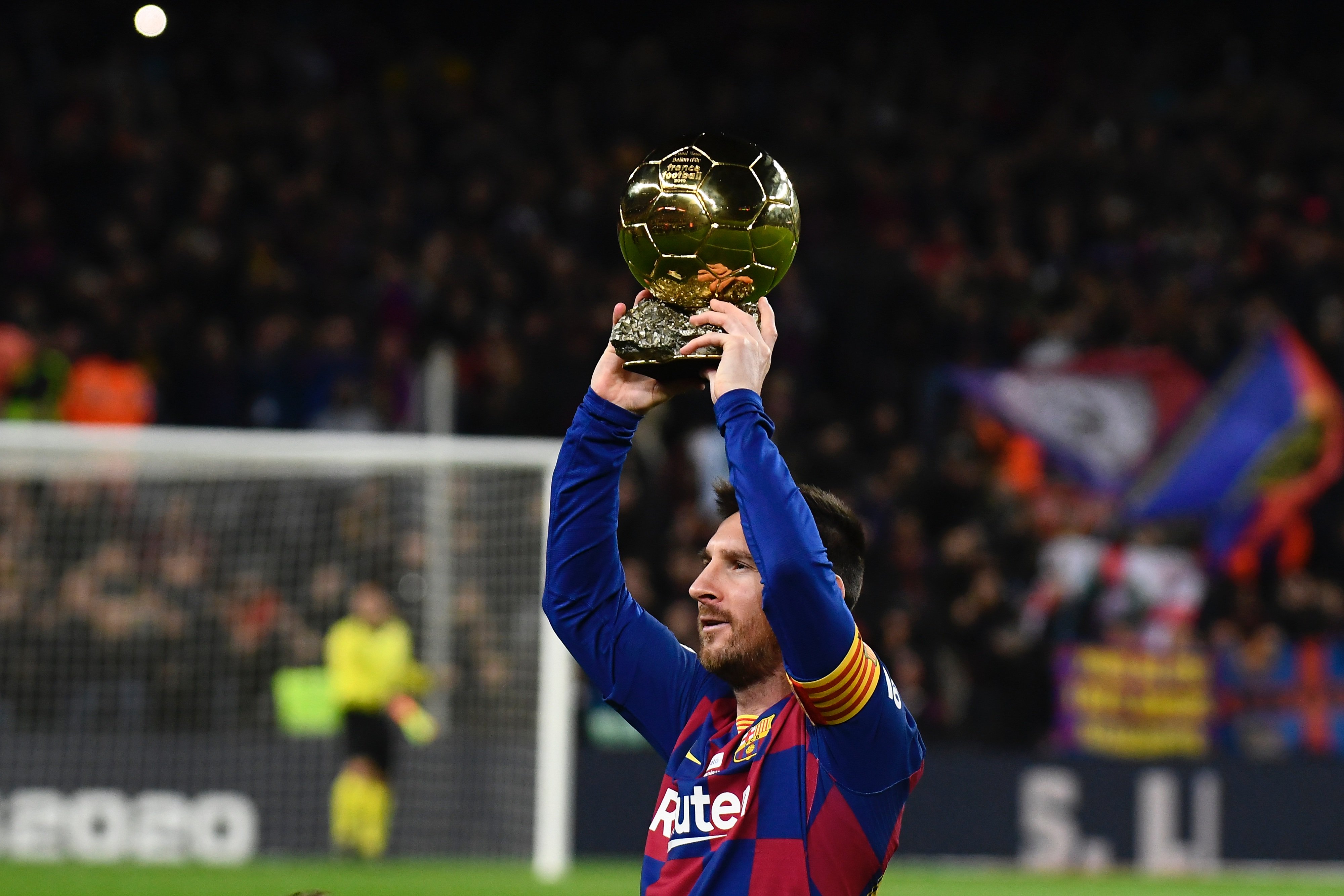 CBA积分榜最新排名！上海狂胜广东冲上第2：辽宁第11山西第14